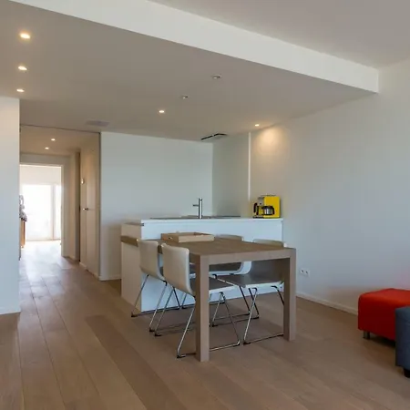 Sea View Apartment *